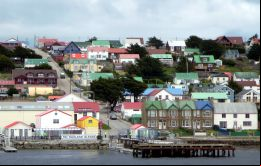 Según MLA Gavin Short, un total de 2,843 personas se registraron, y el gobierno de las Falklands comprometió con ese fin la suma de £1,287,500 en vouchers