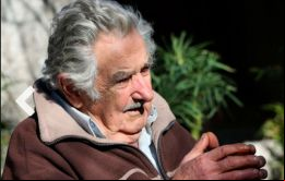 Es difícil cuidar el tesoro si tenemos la dignidad de cuidar a los ancianos, subrayó Mujica