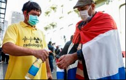 La ley que requiere mascarillas está condicionada a la validez de un decreto que declara la emergencia nacional y que ahora se ha suprimido, explicó Huttemann