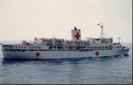 El SS Uganda fue convertido en Gibraltar en un buque hospital
