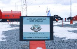 El 21 de abril el rompehielos Almirante Irízar terminó de descargar todos los suministros en la Base Orcadas 