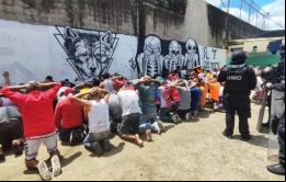 ”Estamos controlando y disponiendo algunas acciones para que no se desate la violencia en el resto de centros (penitenciarios)”, señaló el ministro Carrillo.
