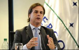 Estamos en una de las regiones más proteccionistas del mundo, dijo Lacalle a los periodistas al aterrizar en Asunción  