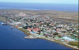 El programa de inversiones reconoce las prioridades del Puerto Nuevo, Central Eléctrica, expansión del edificio escolar, mejoras en el hospital y la planta para disposición de residuos