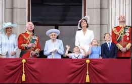 La reina Isabel se comprometió a seguir sirviendo a su país lo mejor posible, con la ayuda de su familia