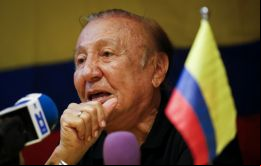 Recibo a la Virgen y a todas las prostitutas que viven en el mismo barrio con ella, había dicho Hernández  