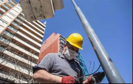 Las ofertas de empleo para personas con estudios en Argentina bajan, mientras que las oportunidades de trabajo en áreas de menor complejidad aumentan