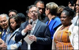 Nadie que esté vinculado a violaciones de derechos humanos debe seguir en la cúpula de las Fuerzas Armadas, explicó Petro 