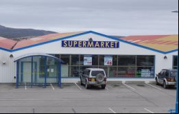 Uno de los comercios de ramos generales mayores de las Falklands en Stanley 