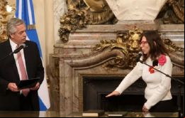 En este escenario, los periódicos de Buenos Aires ya hablan de Batakis como una ministra de transición.