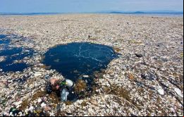 Los mares de plástico que pululan en los océanos