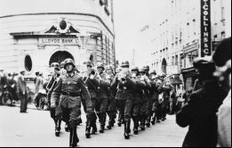 Al inicio de la guerra las islas del Canal de la Mancha, próximas a Normandía fueron invadidas por fuerzas alemanas desde la Francia ocupada 