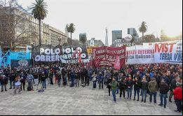 Las protestas continuarán si no dejan de llevarse los platos de comida de la mesa del pueblo, advirtió Moyano