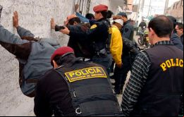 La mayoría de los peruanos no puede permitirse una dieta saludable y muchos de ellos pasan uno o dos días sin comer, explicó Escobar.