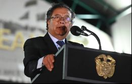 Al igual que Petro, se desmovilizó en 1990 como parte del acuerdo de paz firmado por el M-19