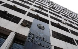 No se puede seguir a los vecinos en todo lo que hacen, dijo Labat sobre Argentina