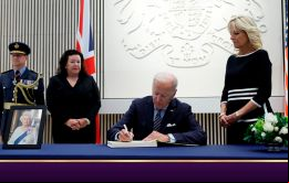 Biden destacó el carácter del pueblo estadounidense de sacrificio y amor, de generosidad y gracia, de fuerza y resistencia 