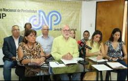 Pretender usurpar las funciones de los periodistas conlleva penas que incluyen prisión de tres a seis meses, señala el CNP