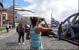 Los pasajeros tienden a regresar a los lugares que visitan en los viajes en crucero. De ahí la importancia del sector, argumentó Monzeglio