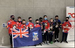 La bandera de las Falklands durante las competencias de hockey en Punta Arenas