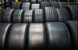 Las automotrices paralizan la producción y el abastecimiento de alimentos podría verse afectado próximamente