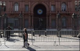 Llamadas telefónicas desde distintos puntos del país advirtieron que había una bomba en la Casa de Gobierno