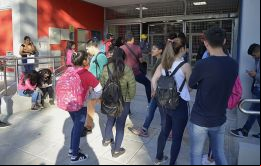 A partir de los 16 años se puede acceder gratuitamente a métodos anticonceptivos permanentes: ligadura y vasectomía, dice uno de los volantes  