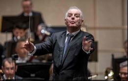 Barenboim fue nombrado KBE en 2011