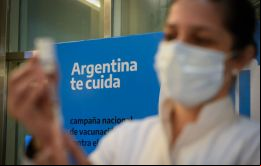 Hoy se vacunan 15 mil personas por día, cuando durante la pandemia hubo 290 mil inmunizaciones diarias en Argentina, subrayó Debbag  