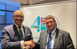 MLA Pollard con el Foreign Secretary James Cleverly