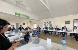 Vista del Salón Comunal donde unos cien civiles mujeres, niños, ancianos estuvieron encerrados por semanas en Goose Green  