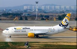 Un Boeing 737-400 de Turpial con 50 pasajeros aterrizó la noche del lunes en Bogotá