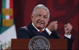 El partido Morena de AMLO busca reducir el aparato burocrático para fortalecer la vida democrática, lo que también implicaría ahorros sustanciales