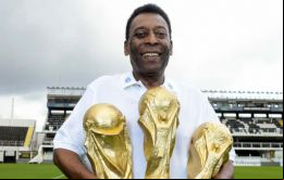 Pelé sigue siendo el único jugador que ha ganado tres Copas del Mundo y el más joven en levantar un trofeo mundial