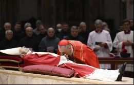 El funeral del jueves será el primero en la historia moderna en el que un Papa en funciones presida la ceremonia que marca el final de la vida de otro Papa.