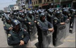 Efectivos de la PNP desalojaron a los manifestantes del campus universitario