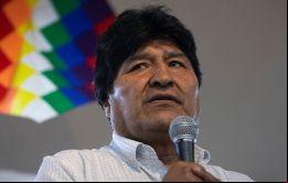 La nueva medida se suma a la prohibición de Evo de ingresar a Perú y la quita de una medalla del Congreso