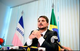 Do Val debía grabar a De Moraes diciendo algo inconveniente para luego apartarlo de sus investigaciones