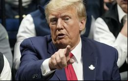 Trump convocó en mayúsculas a sus seguidores en Truth Social