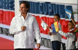 Si algo hace la democracia es proteger a quienes realmente no pueden hacerlo por sí mismos”, subrayó Lacalle