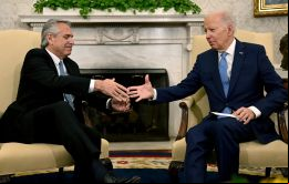 Fernández también dijo que apoyaba la iniciativa de Biden para el control de armas