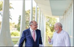 Lula (derecha) y el vicepresidente Alckmin trabajaron el viernes en la residencia presidencial