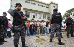 La Penitenciaría del Litoral es considerada una de las más violentas del país. Alberga principalmente a líderes de bandas de narcotraficantes