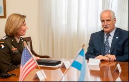 Taiana y Richardson repasaron la situación del equipamiento militar argentino y el rol del país en la región, entre otros temas