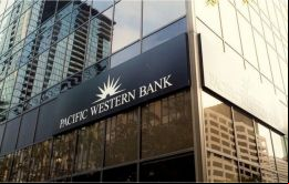 El PacWest con sede en Beverly Hills ha estado trabajando con un asesor financiero y también ha estado considerando una ruptura o un aumento de capital