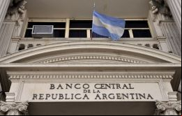Para los próximos doce meses, el REM anticipa que la inflación alcanzará el 146,5%.