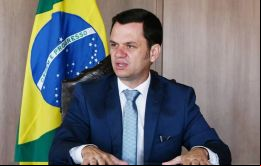 No obstante, el ex ministro debe llevar una tobillera electrónica y tiene prohibido salir de Brasilia