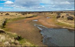 A juzgar por los actuales niveles de agua, las autoridades chilenas sospechan que continúan las obras en el lado argentino del río Vizcachas