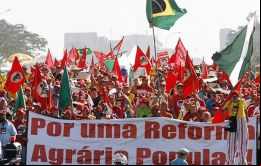 Teixeira también habló maravillas del Movimiento de los Trabajadores Rurales Sin Tierra (MST)