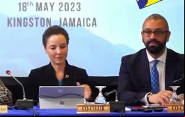 El Foreign Secretary James Cleverly durante su visita a Jamaica asistió al Foro del Reino Unido con el Caribe para estados islas en desarrollo